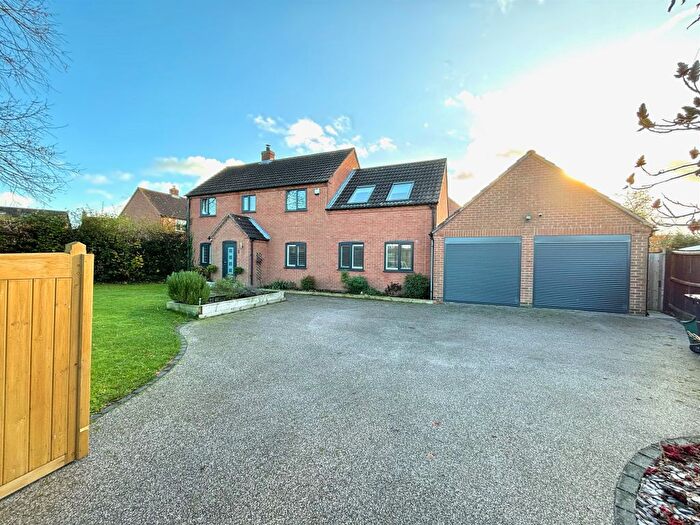 4 Bedroom Detached House For Sale In Alexandra Close, Long Bennington, Newark, NG23