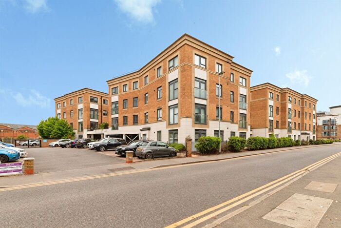 1 Bedroom Flat For Sale In Mead Lane, Hertford, SG13