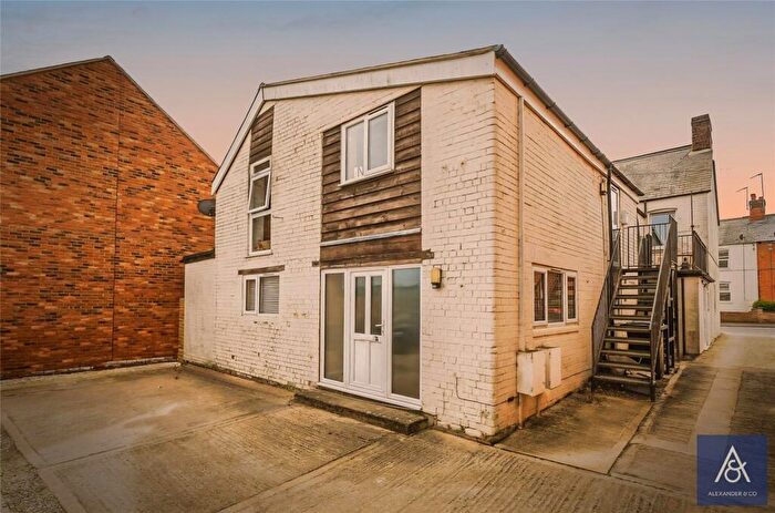 2 Bedroom Maisonette For Sale In Halse Road, Brackley, Northamptonshire, NN13
