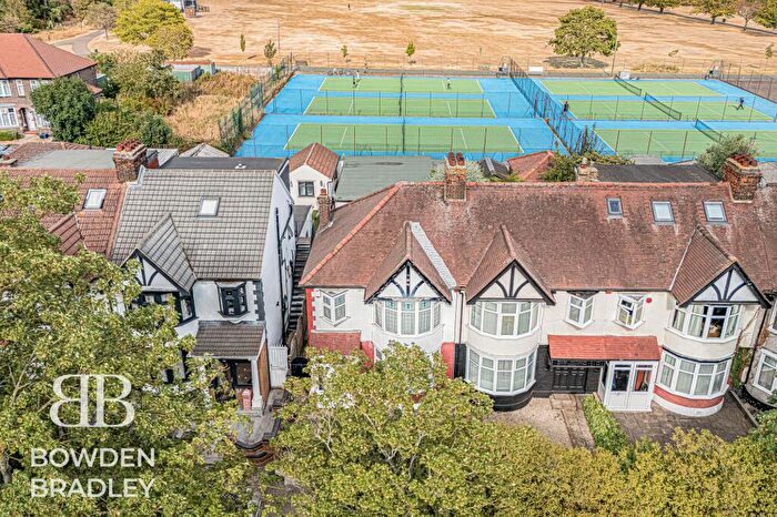 3 Bedroom End Of Terrace House For Sale In Woodford Avenue, Redbridge, IG4