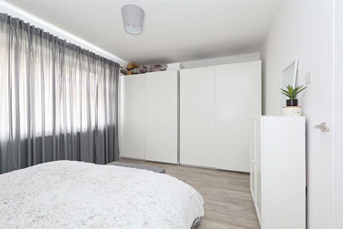 1 Bedroom Flat To Rent In Mayfield House, Northfield Road, N16