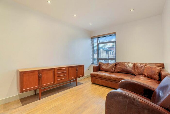 1 Bedroom Flat To Rent In Grove Lane, London, SE5