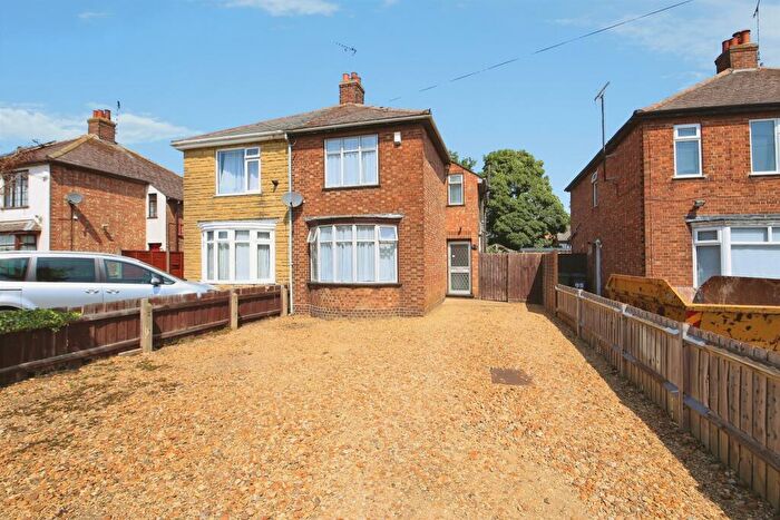 3 Bedroom Semi-Detached House For Sale In Oxney Road, Peterborough, PE1