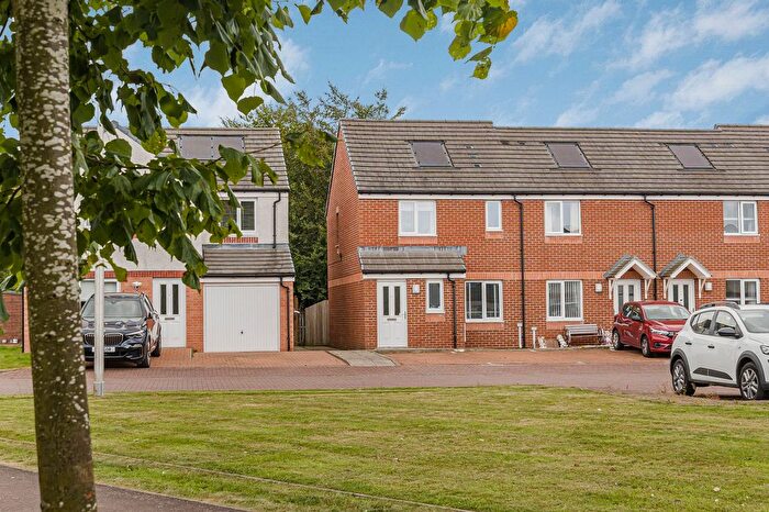 3 Bedroom End Of Terrace House For Sale In Kersebrock Place, Falkirk, FK2