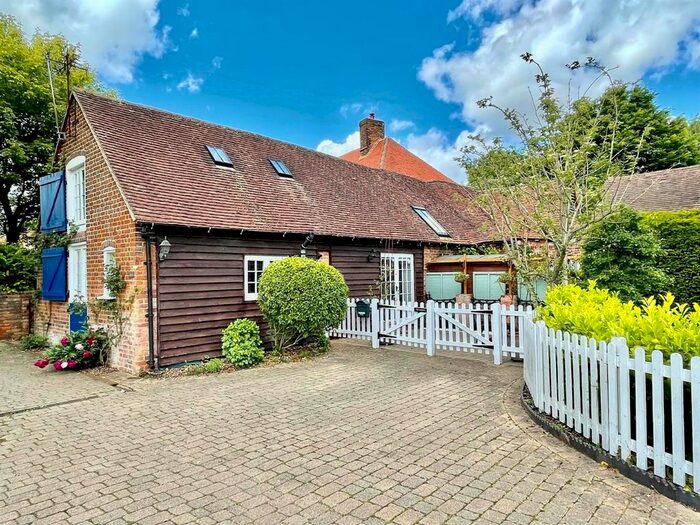 2 Bedroom Cottage To Rent In Hook Road, North Warnborough, Hook, RG29