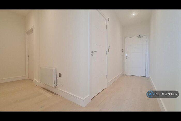 2 Bedroom Flat To Rent In Raffles House, London, NW4