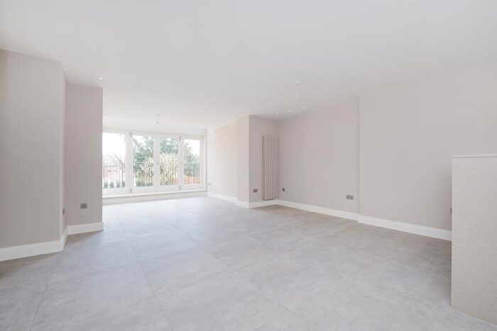 2 Bedroom Apartment To Rent In Lyndhurst Road, Hampstead, NW3