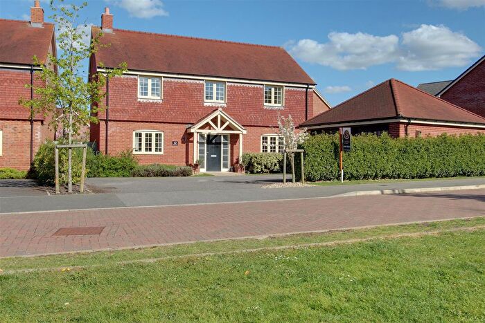 5 Bedroom Detached House For Sale In Barker Lane, Aston Clinton, Aylesbury, HP22