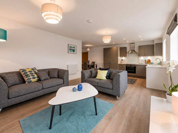 2 Bedroom Flat To Rent In Pondtail Avenue, The Green, RH12