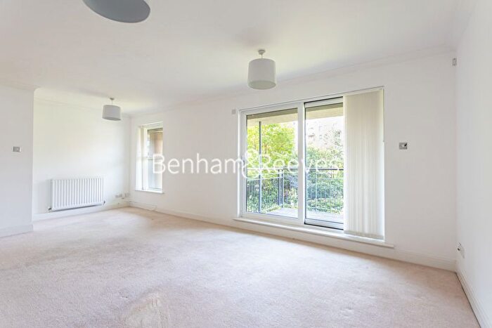 2 Bedroom Flat To Rent In Providence Square, Bermondsey, SE1