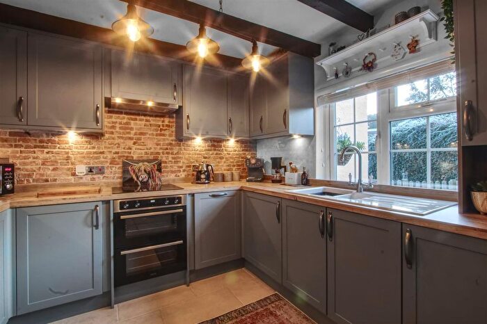 3 Bedroom Link Detached House For Sale In Cambridge Road, Thundridge, SG12