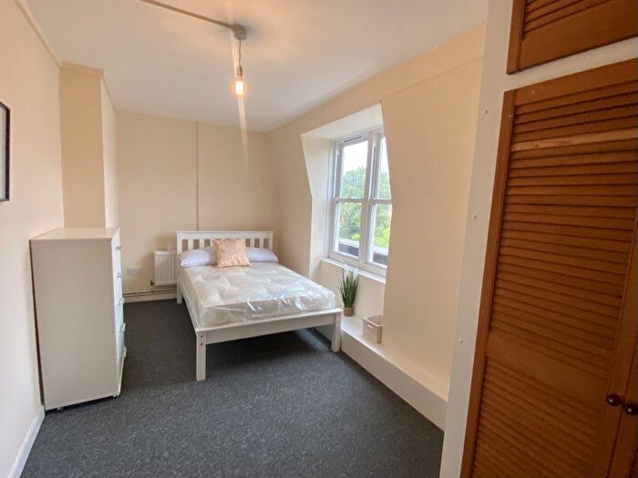 2 Bedroom Flat For Sale In Fulham Road, Fulham, London, SW6