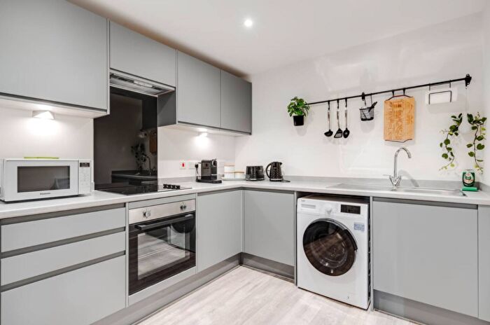 2 Bedroom Flat To Rent In Bevington Bush, Liverpool, Merseyside, L3