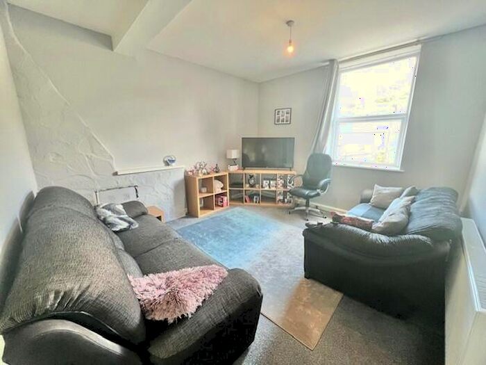 1 Bedroom Apartment To Rent In Shay Lane, Halifax, HX2