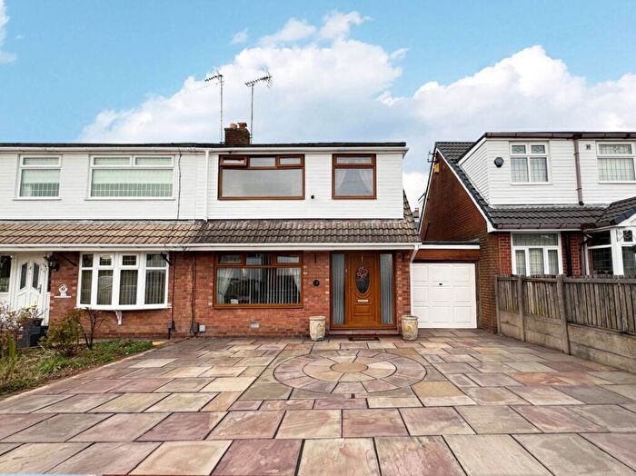 3 Bedroom Semi Detached House For Sale In Borrowdale Close, Royton, Oldham, OL2