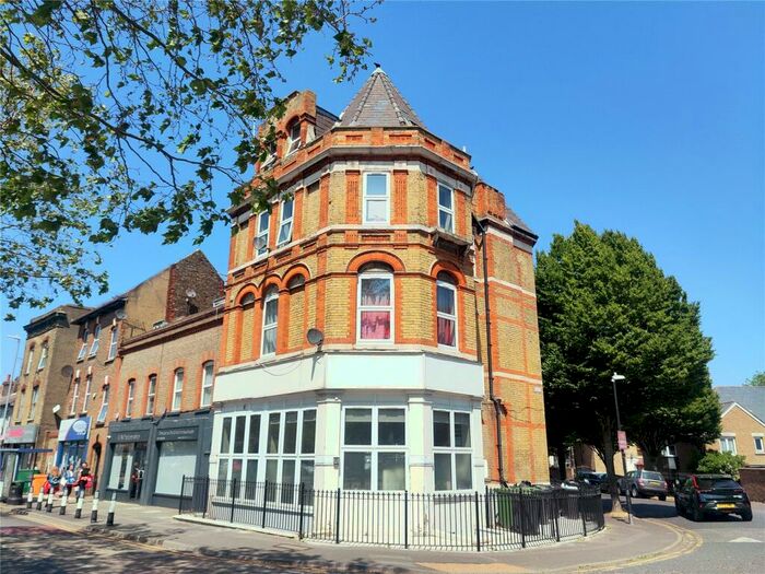 2 Bedroom Flat To Rent In The Grove, Gravesend, Kent, DA12