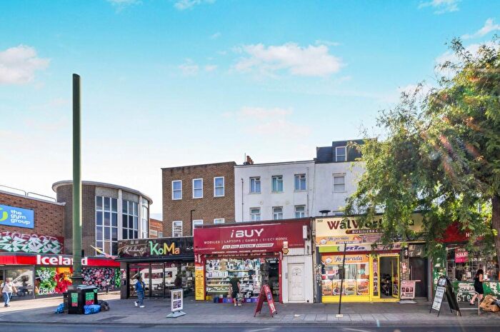 2 Bedroom Flat To Rent In Walworth Road London, SE17