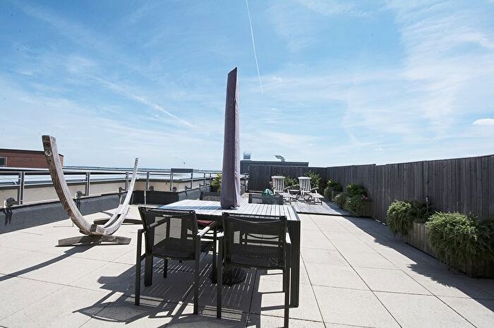 2 Bedroom Flat To Rent In The Heart, Walton-On-Thames, KT12