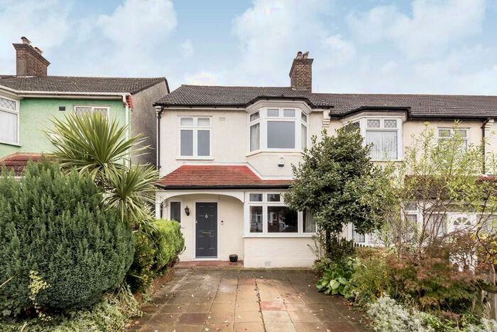 3 Bedroom Property To Rent In Leithcote Gardens, London, SW16