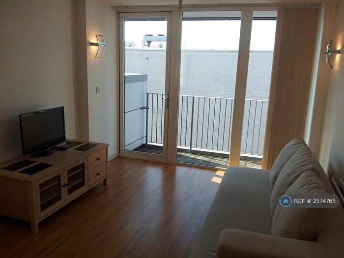 1 Bedroom Penthouse To Rent In Omnibus House, London, N22