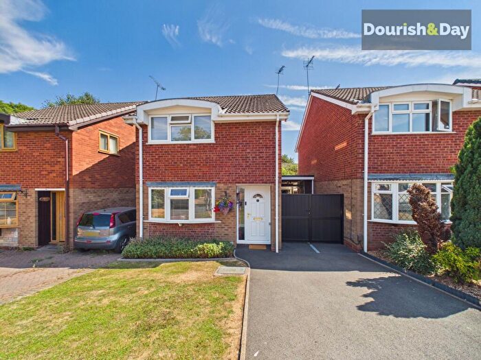 3 Bedroom Detached House For Sale In Slaidburn Grove, Stafford, ST17