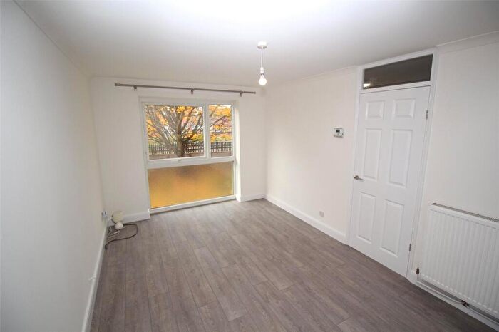 1 Bedroom Apartment To Rent In Shurland Avenue, Barnet, Hertfordshire, EN4