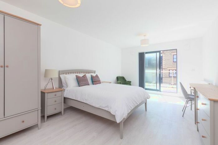 1 Bedroom Flat To Rent In High Street, Kidlington, OX5