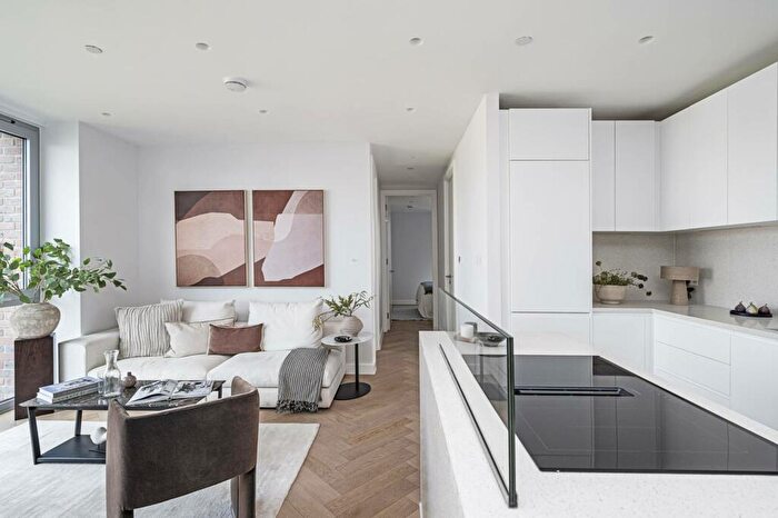 3 Bedroom Flat To Rent In Mapple Path, , Hackney Downs, London, E5