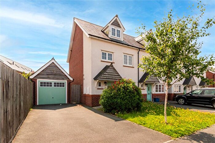 4 Bedroom End Of Terrace House For Sale In Cilfach Crwys, Penrhosgarnedd, Bangor, Gwynedd, LL57