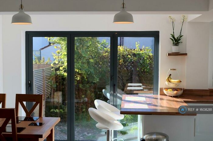 2 Bedroom Flat To Rent In Bayswater Road, Bristol, BS7