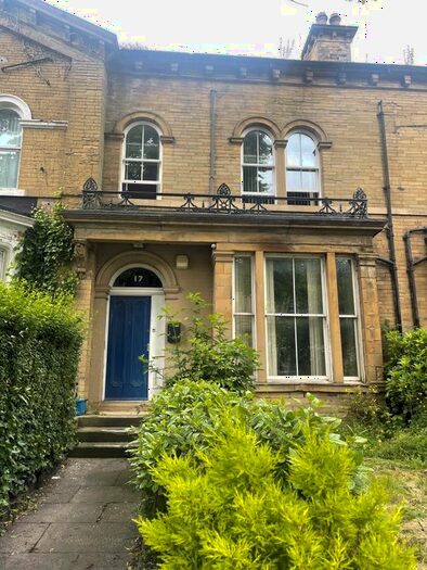 1 Bedroom Flat To Rent In Ashgrove, Bradford, BD7