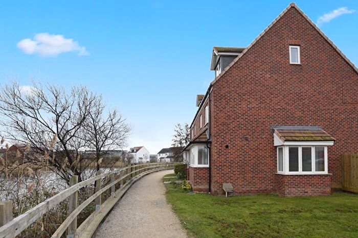 4 Bedroom Semi-Detached House For Sale In Ellingham View, Dartford, DA1