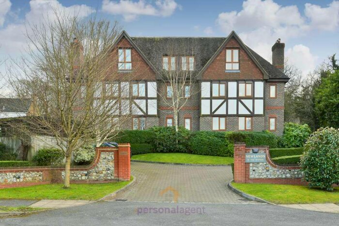 2 Bedroom Flat To Rent In The Avenue, Tadworth, KT20