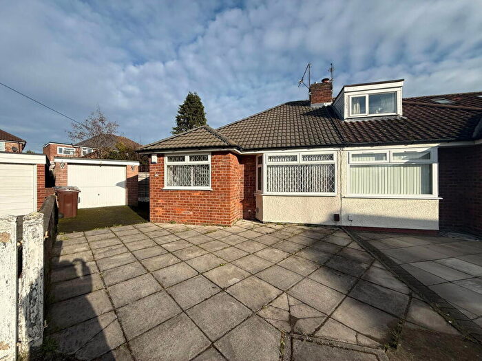 2 Bedroom Semi-Detached Bungalow For Sale In Comer Gardens, Lydiate, L31