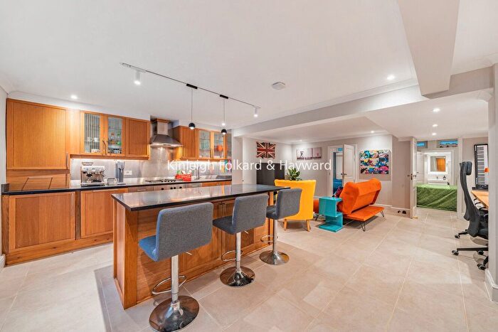 2 Bedroom Flat To Rent In Devonshire Road, London, W4