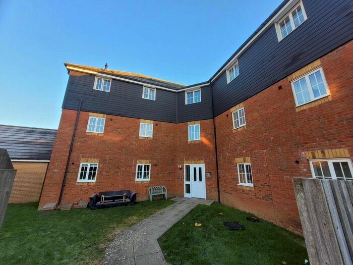 2 Bedroom Flat To Rent In Carter Close, Hawkinge, Folkestone, CT18