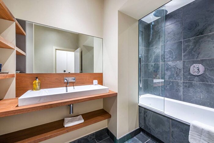 3 Bedroom Flat For Sale In Westbourne Terrace, Paddington, London, W2