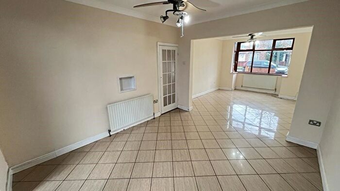 3 Bedroom Semi-Detached House To Rent In Vicarage Farm Road, Hounslow, TW5