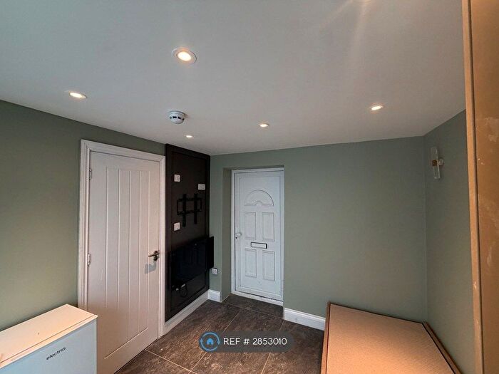Studio To Rent In Florence Road, Southall, UB2