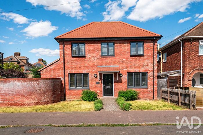 3 Bedroom Detached House For Sale In Elfleda Road, Cambridge, CB5