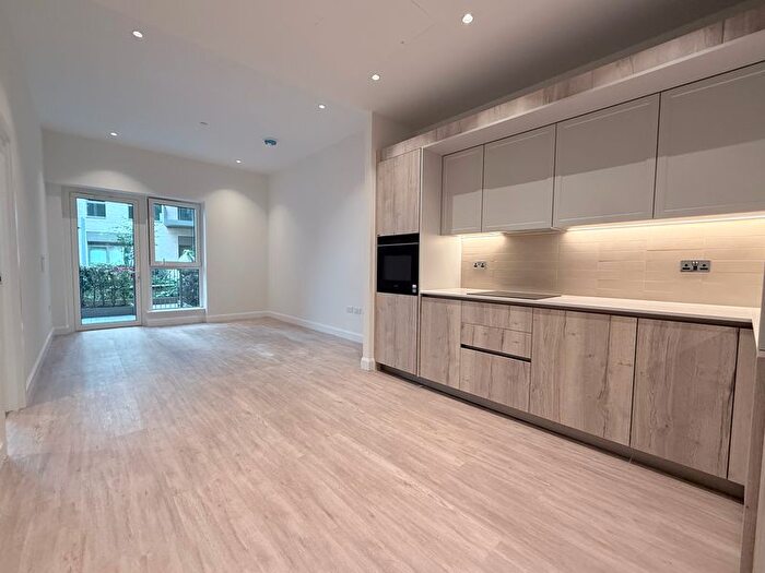 2 Bedroom Flat To Rent In Kennington Lane, Oval Village, London, SE11