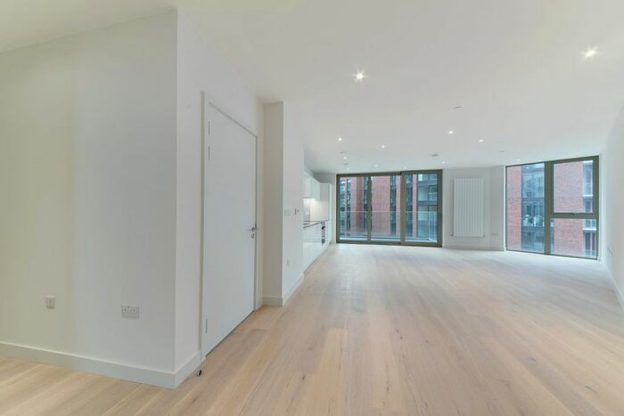 2 Bedroom Flat To Rent In Liner House, Royal Wharf, London, E16