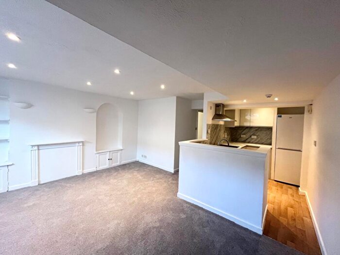 1 Bedroom Flat To Rent In Bedford Square, Brighton, BN1