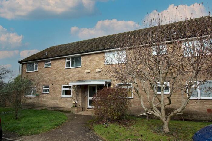 2 Bedroom Flat To Rent In Hazelwick Court, Crawley, RH10
