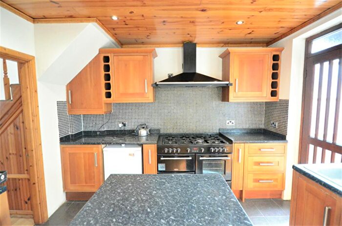 3 Bedroom End Of Terrace House To Rent In Monksfield Way, Slough, SL2