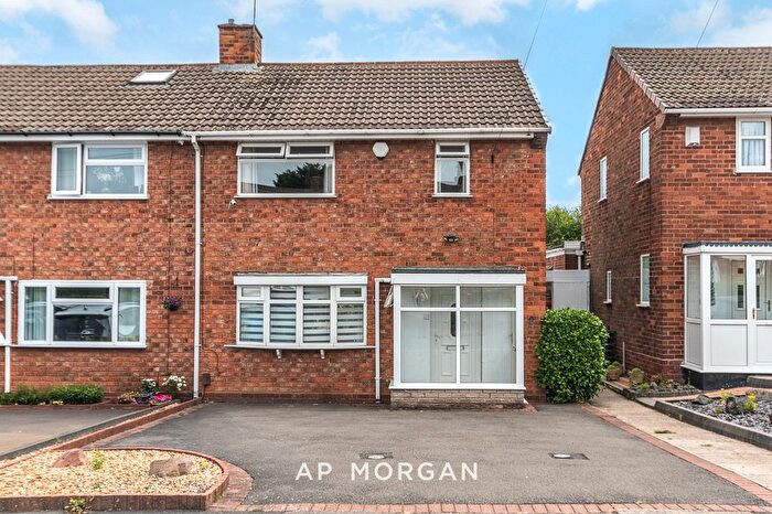 3 Bedroom Semi-Detached House For Sale In Ferndale Road, Oldbury, West Midlands, B68