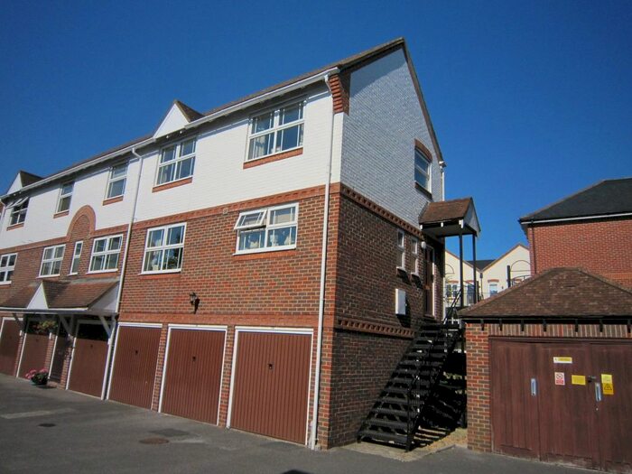 2 Bedroom Flat To Rent In Three Cuppes Lane, Salisbury, Wiltshire, SP1