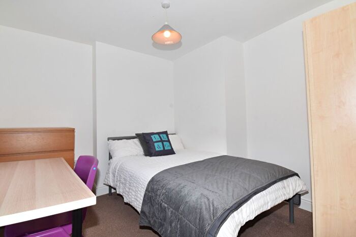 1 Bedroom Flat To Rent In Church Street, Falmouth, TR11