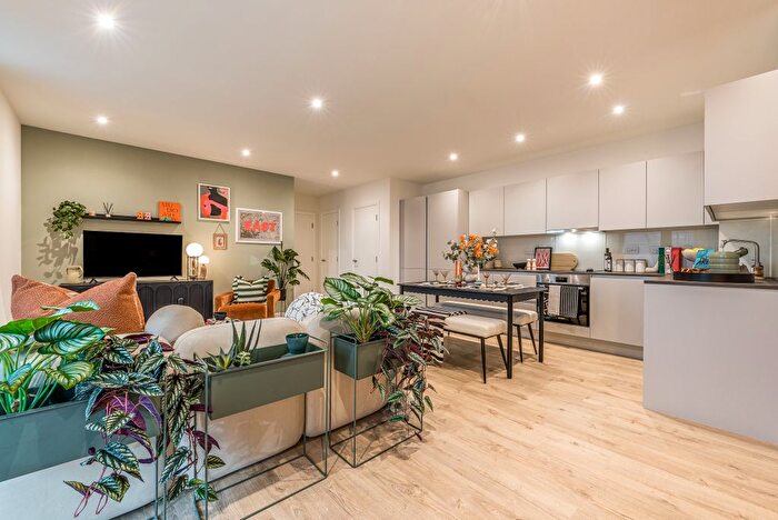 2 Bedroom Flat For Sale In Stephenson Street, London, E16