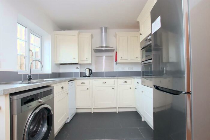 3 Bedroom House To Rent In Warminster Road, Bath, BA2